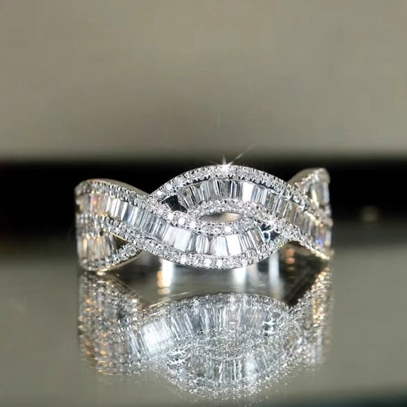 NEW 18k White Gold Diamond Baguette Cut Ring Twist Ring - Picture 2 of 9